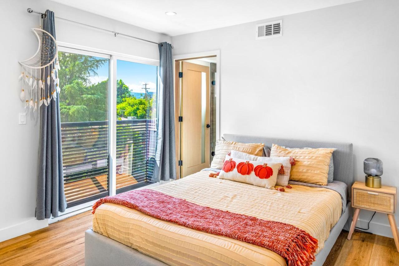 Stylish Sherman Oaks Townhouse 3bed + 3.5bath Master Appartamento